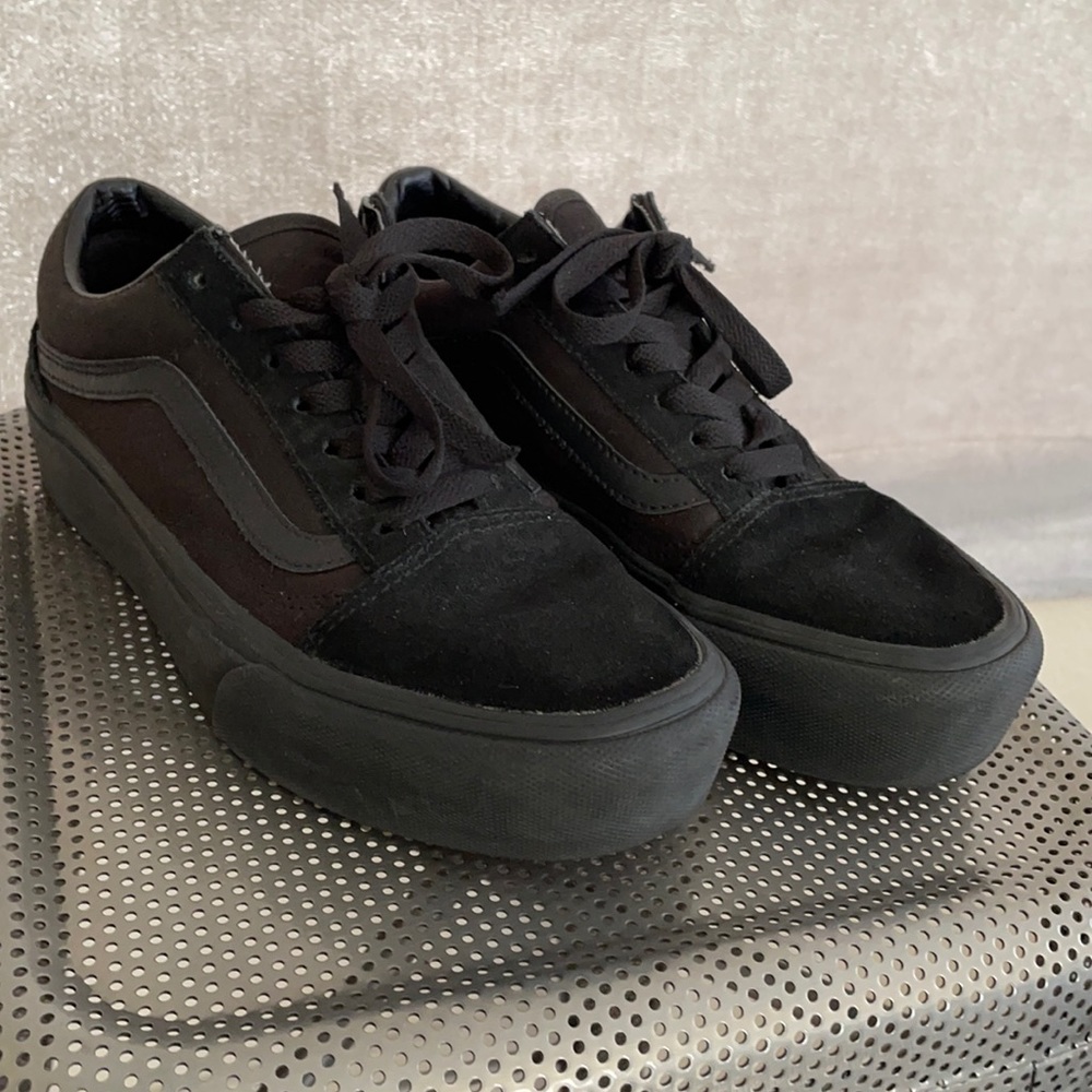 Platform Black on black Old Skool Vans